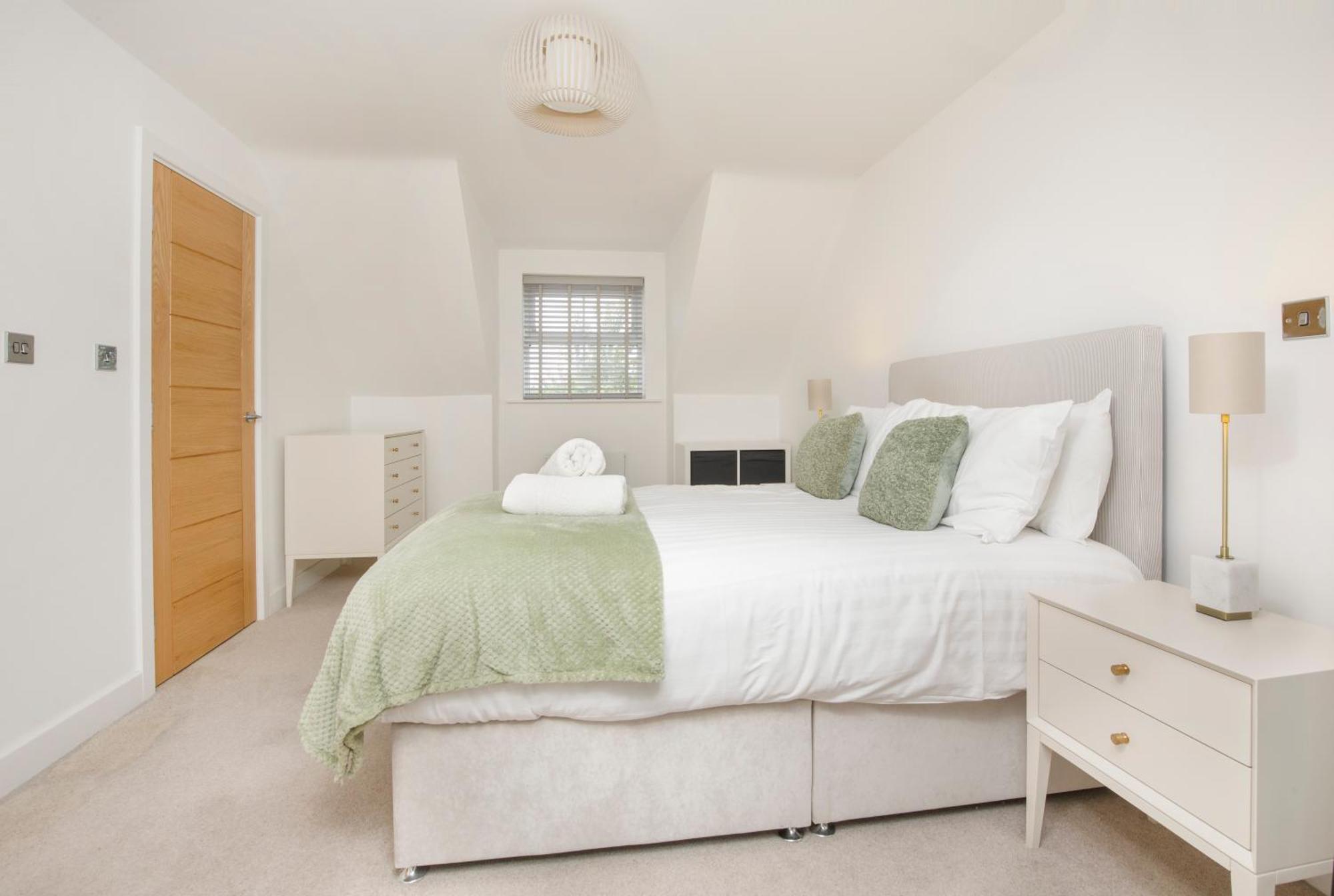 Mount Vale 4 Bedroom Luxury Home & Free Parking - York — Photos 2